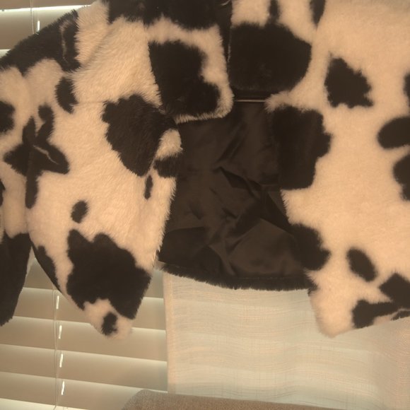 Kids Size 5T Cow Print Cropped Jacket Black & White - Picture 3 of 7